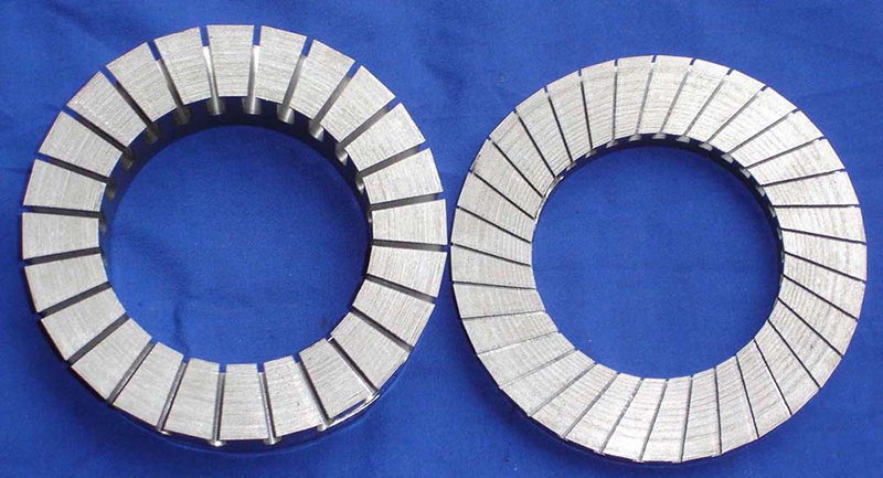 Máquina de estampagem e enrolamento de estator de fluxo axial