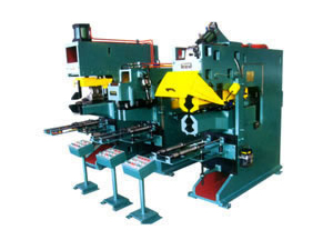 Máquina para montagem de jante e pneu