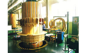 Máquina para enrolamento de bobina vertical