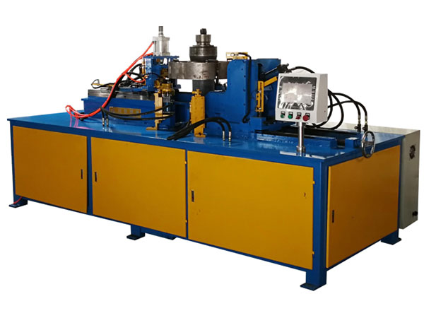 Máquina para tubos aletados