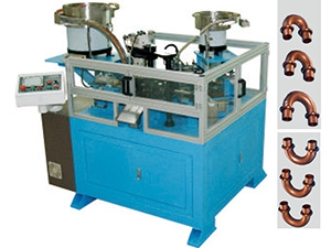Máquina para montar cotovelo de solda em tubo de cobre